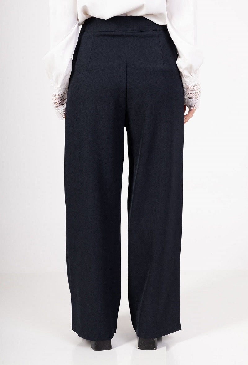 Big size regular pant with buttons