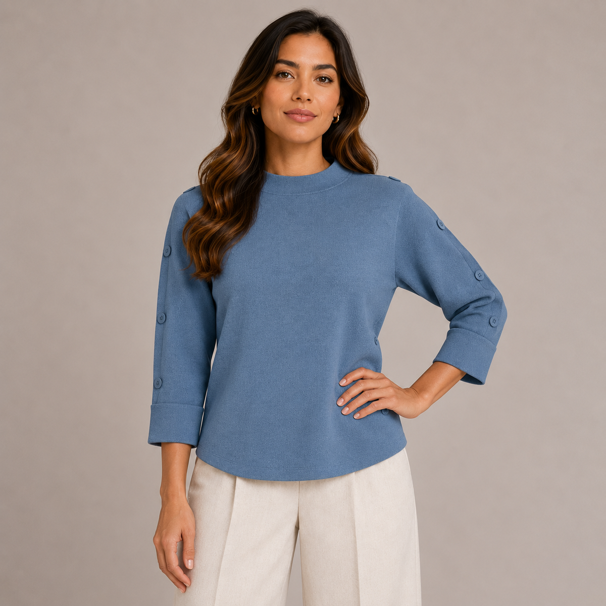 Plain knit with buttons on the hands 