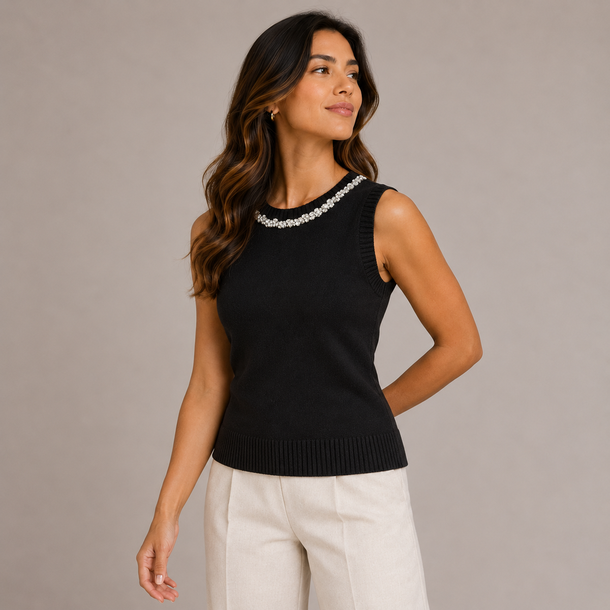 Sleeveless knit with rhinestones collar Black 