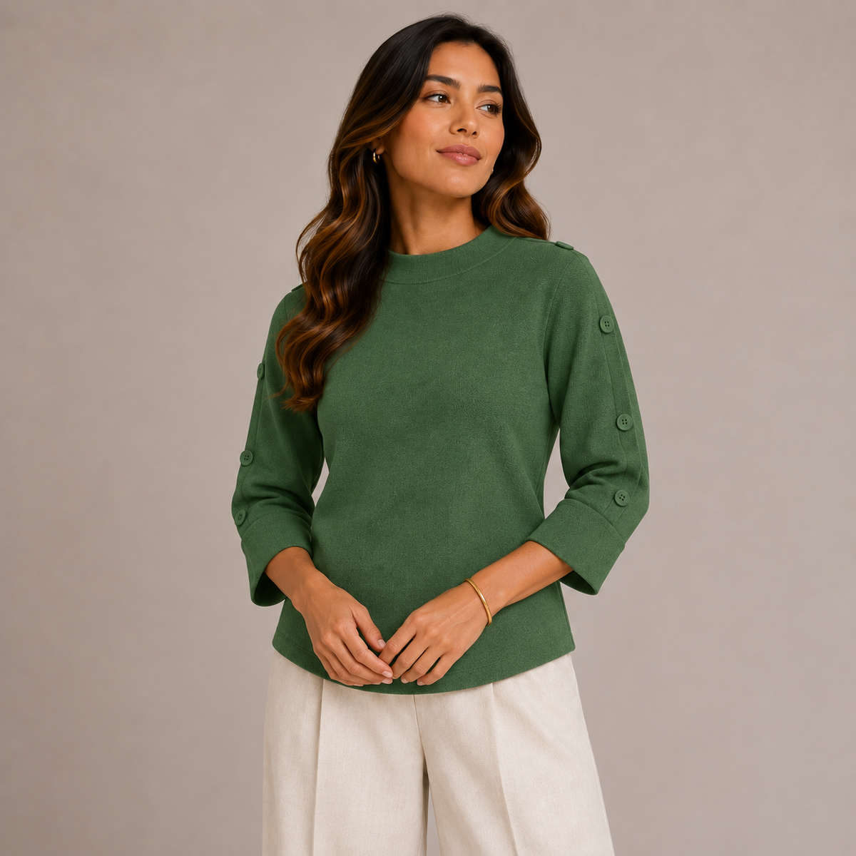 Plain knit with buttons on the hands 